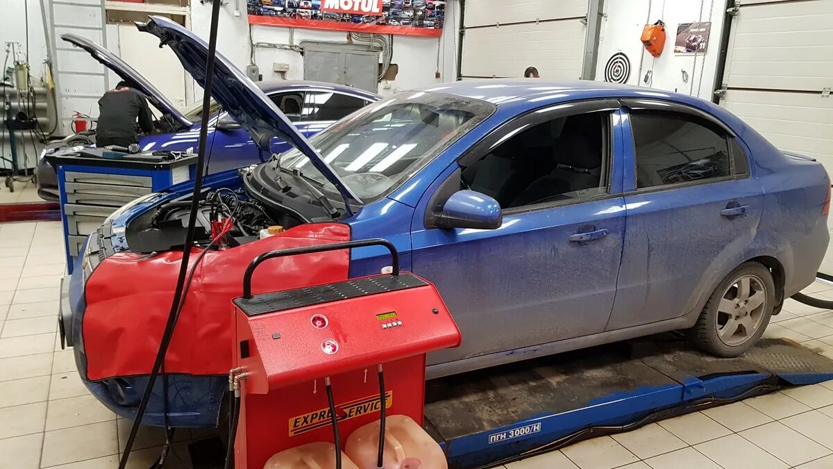 масло в акпп шевроле авео т300 1. замена масла chevrolet aveo. фильтр акпп шевроле авео т250. замена масло авео. сливная пробка коробки на авео т300.