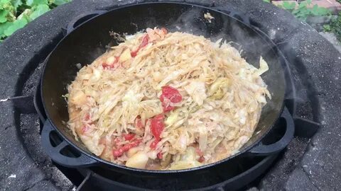 Утка тушеная с овощами в казане