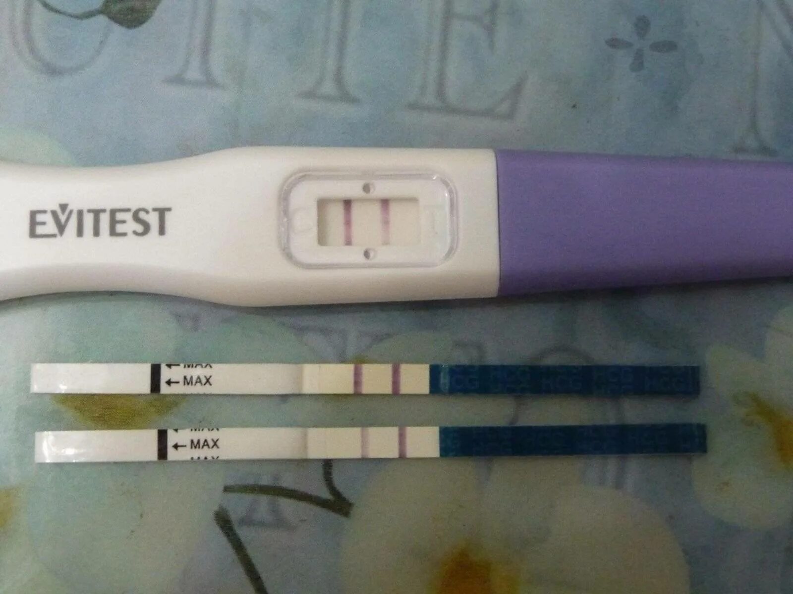 Тест на беременность 4 дня до задержки. Тест на беременность за 2-3 дня до задержки. Струйный тест эвитест за 3 дня до месячных. Тест на беременность 10 день цикла эвитест. Неделя до месячных беременность есть