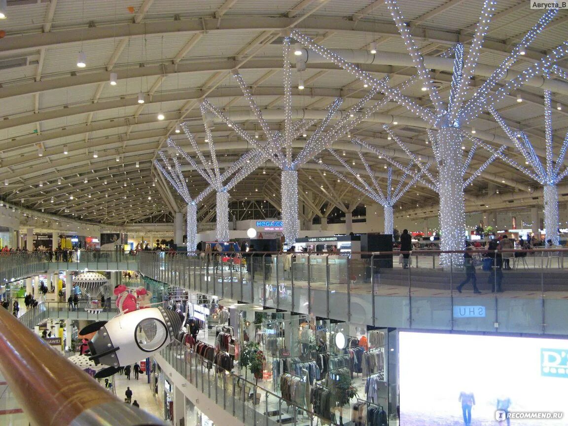 Авиапарк метро. Авиапарк как работает в новогодние праздники 2024. Новогоднее украшение тц авиапарк 2022. Новый год в торговом центре. Самый большой торговый центр в москве авиапарк.