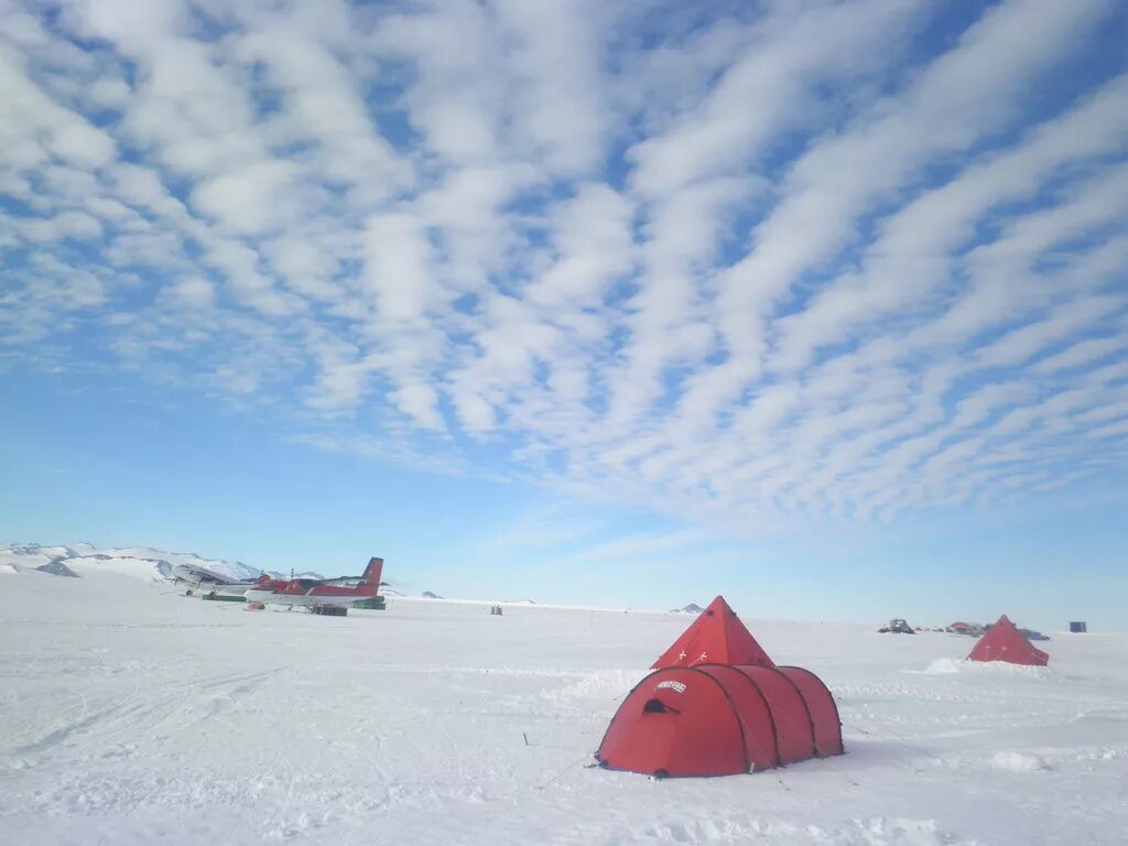 Южный полюс сайт. Южный полюс. Розовое небо в Антарктиде. Южный полюс база отдыха. Южный полюс фото.