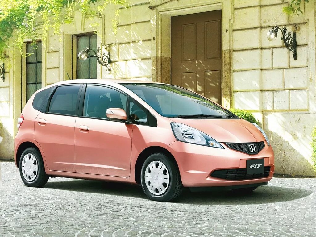 Купить машину новичку. Honda Fit 2009. Хонда фит 2009 года. Honda Fit 2011. Хонда фит 2 поколение.