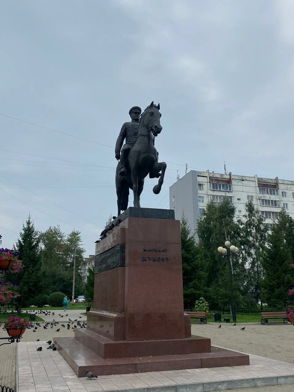 монумент маршалу жукову иркутск. жукова 2 иркутск. памятник жукову в иркутске в солнечном. памятник жукову в иркутске в солнечном. жуковых иркутск.