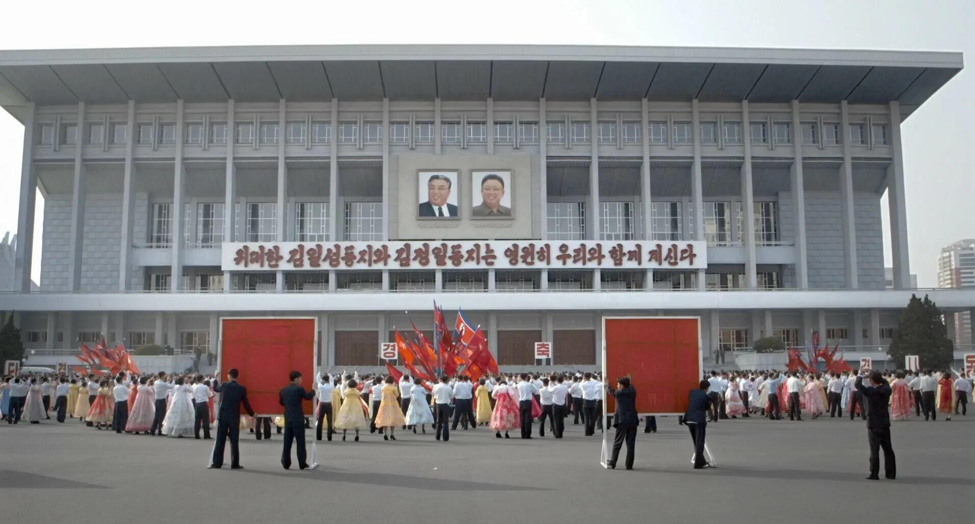 фильм про корею в лучах солнца. в лучах солнца фильм 2015. в лучах солнца северная корея. виталия манского «в лучах солнца»,. виталия манского «в лучах солнца»,.