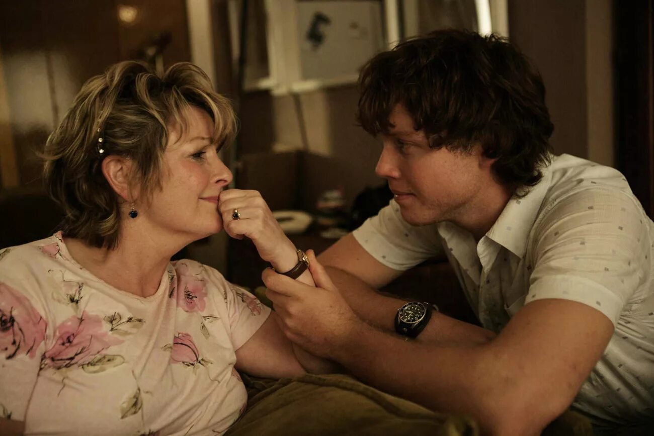 сьюзан сарандон белый дворец. клубландия (2007). драмы со взрослыми женщинами. тайное влечение сериал 2020. милдред пирс (mildred pierce), 2011.