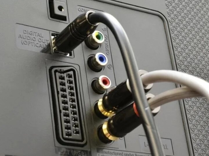 Как подключить наушники к тв lg. Разъем 3.5 для телевизора lg. подключить наушники проводные к телевизору самсунг ue50tu85u. разъем для наушников в телевизоре lg. 3,5 разъем на тв lg.
