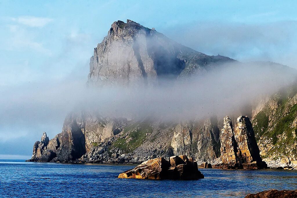 сихотэ-алинский заповедник. центр сихотэ алинь. тайга сихотэ-алиня. гора сихотэ алинь гора. приморский край горы сихотэ алиня.