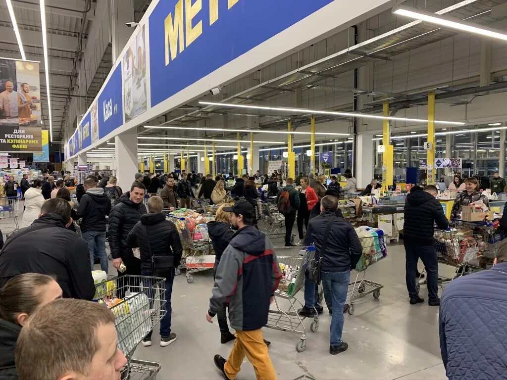 Магазины Metro Cash carry Москва. Сотрудники Metro Cash and carry. Гипермаркет метро Москва. Метро торговый центр. Магазин метро отзывы