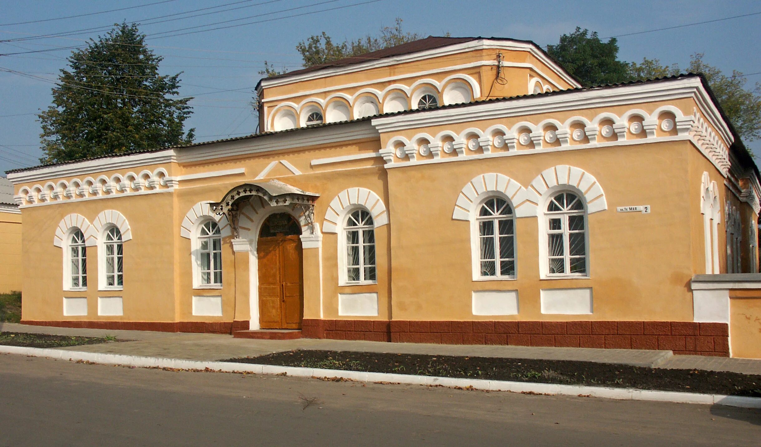 Дома в воронежской области в богучарах. Школа искусств Богучар. Богучарская школа 1 Воронежская область. Старая школа искусств Богучар. Богучар школа 1.