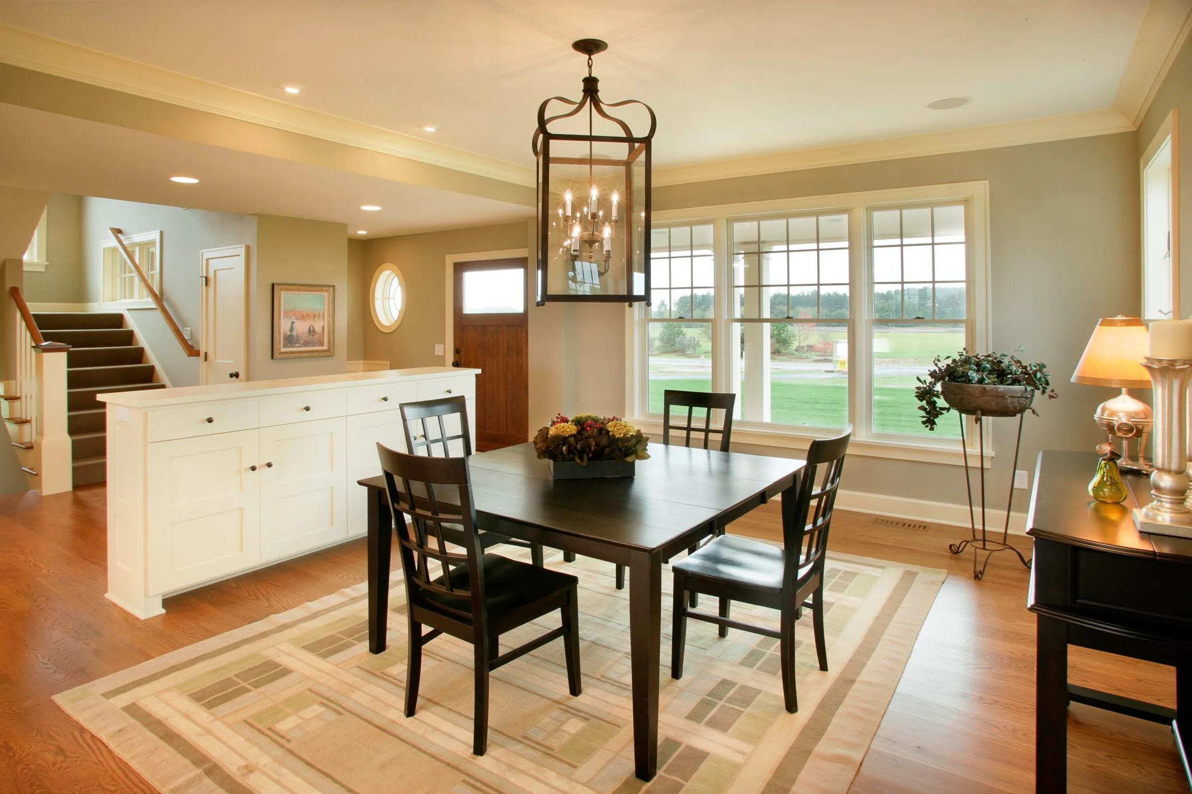 Bedroom dining room. Американский дом внутри. Американский стиль в интерьере. Американский дом в нуьри. Дом в американском стиле внутри.