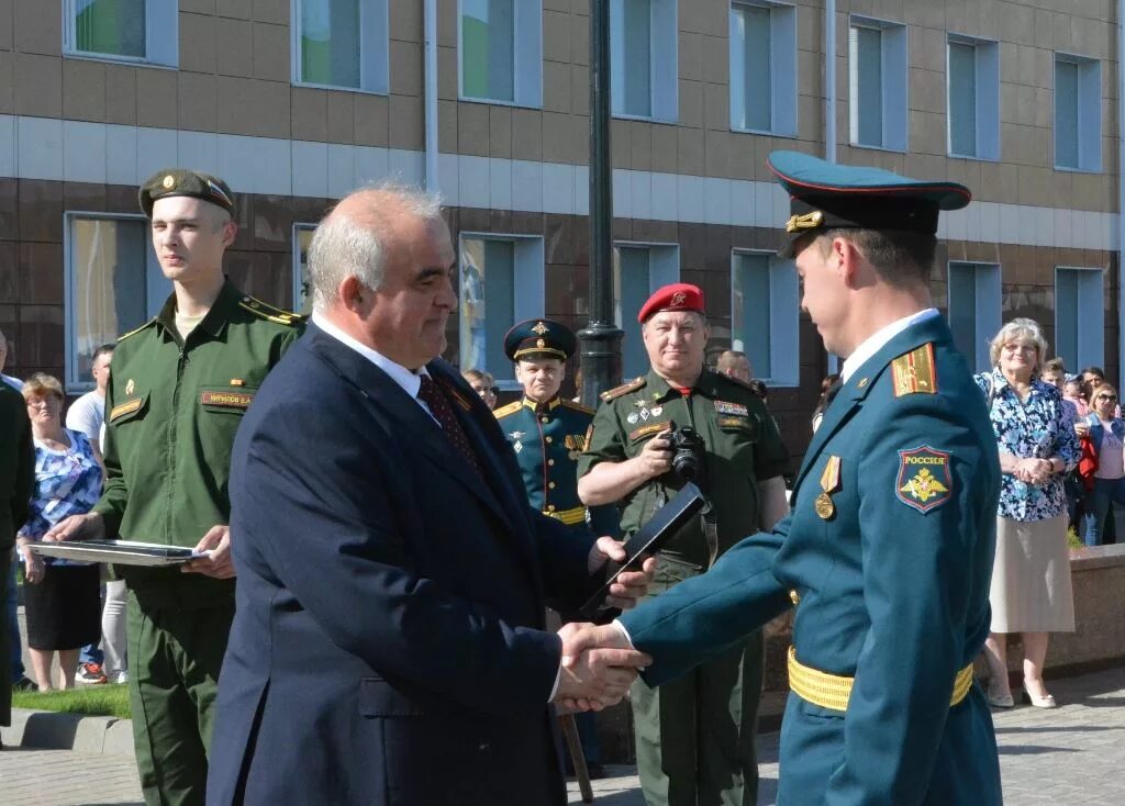 Военное с 16 лет. Военная Академия РХБЗ Кострома. Академия химзащиты Кострома. Военная химическая Академия Кострома. Костромская Академия РХБЗ.