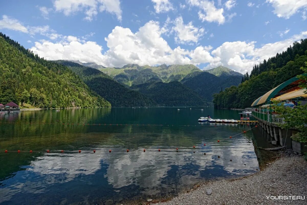 Озеро рица в январе. Абхазия озёра абхазии рица. Озеро рица. Озеро рица в апреле. Озеро рица пицунда абхазия.