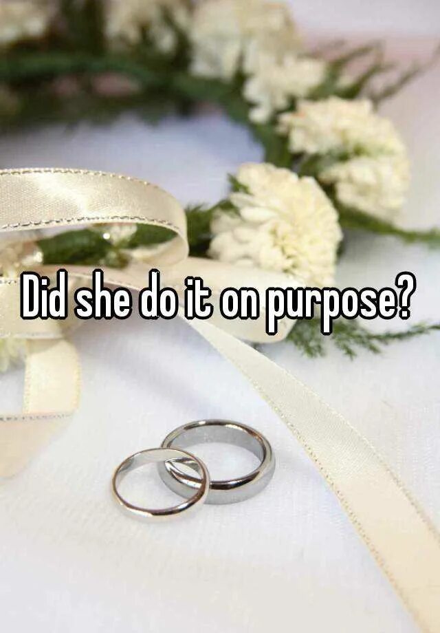 2 года замужества. Кольца на свадьбу обручальные. Два свадебных кольца. 4 Года свадьбы. Необычные Свадебные кольца.