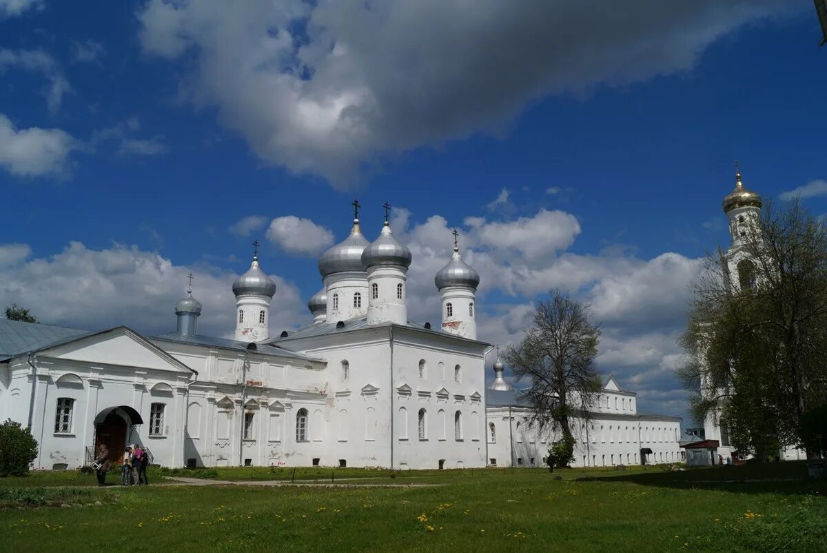 Георгиевский собор юрьева монастыря в новгороде информация. Юрьев монастырь великий новгород крестовоздвиженский храм. Юрьев монастырь великий новгород крестовоздвиженский храм. Николо-сковородский монастырь. Спасский собор.