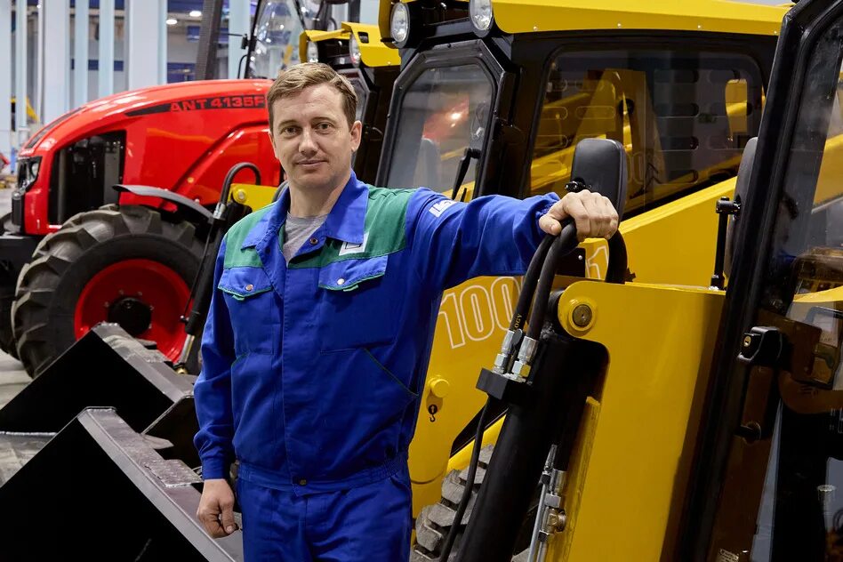 Водитель испытатель яндекс. Водитель беспилотного автомобиля. Мзкт-500200 салон. Водитель испытатель. Воители-испытатели ваз.