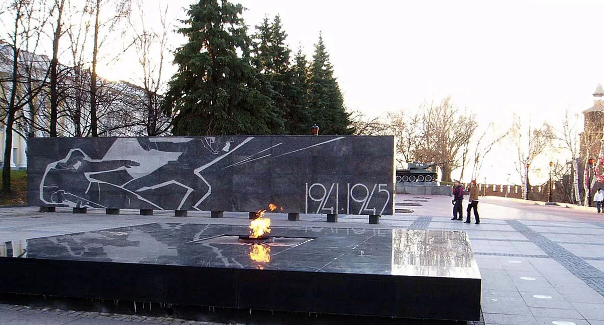 мемориал нижний новгород. обелиск у вечного огня нижний новгород. вечный огонь нижний новгород кремль. вечный огонь нижний новгород кремль. вечный огонь нижний новгород мемориал.