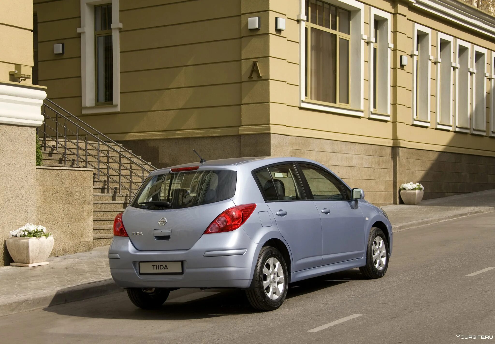 Nissan Tiida 2010. Ниссан Тиида 2010 хэтчбек. Nissan Tiida 2014. Ниссан Тиида 2010 года хэтчбек. Тиида хэтчбек 2010