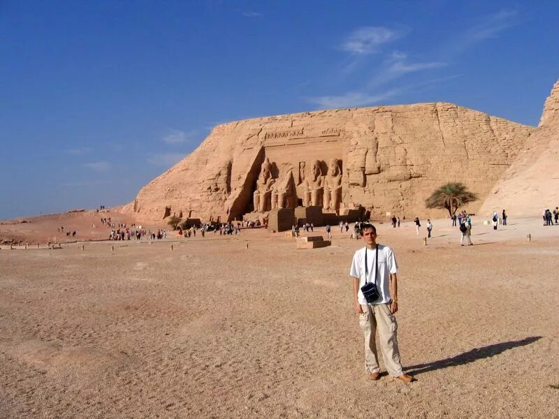 пирамида хеопса нло. аллея сфинксов в египте. египет каир пустыня. луксор аллея карнакский храм. сырейщикова анна египет пирамиды.