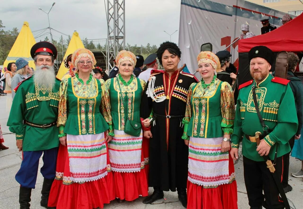 День песни в якутии. День песни в якутии. День песни в якутии. Праздник ысыах. День песни в якутии.