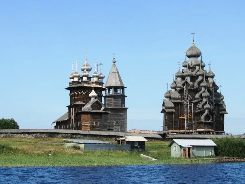 Ансамбль кижского погоста. Фото погост кижи 3 класс. Архитектурный ансамбль кижского погоста юнеско. Архитектурный ансамбль кижского погоста. Ансамбль кижского погоста.