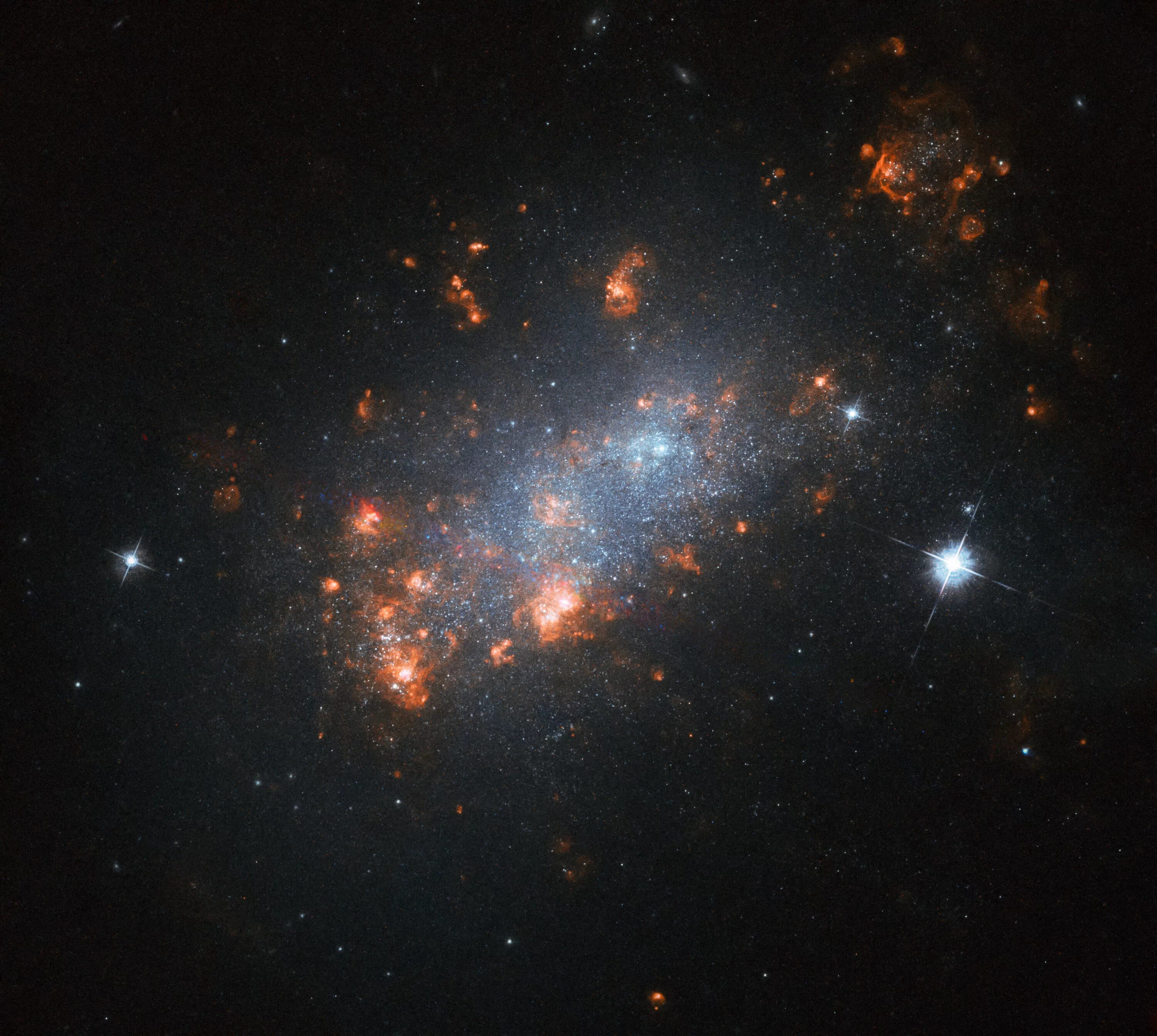 Какой настоящий космос. Галактика NGC 1156. Неправильная Галактика NGC 4449. Альфа Центавра Хаббл. Карликовая неправильная Галактика NGC 1569.