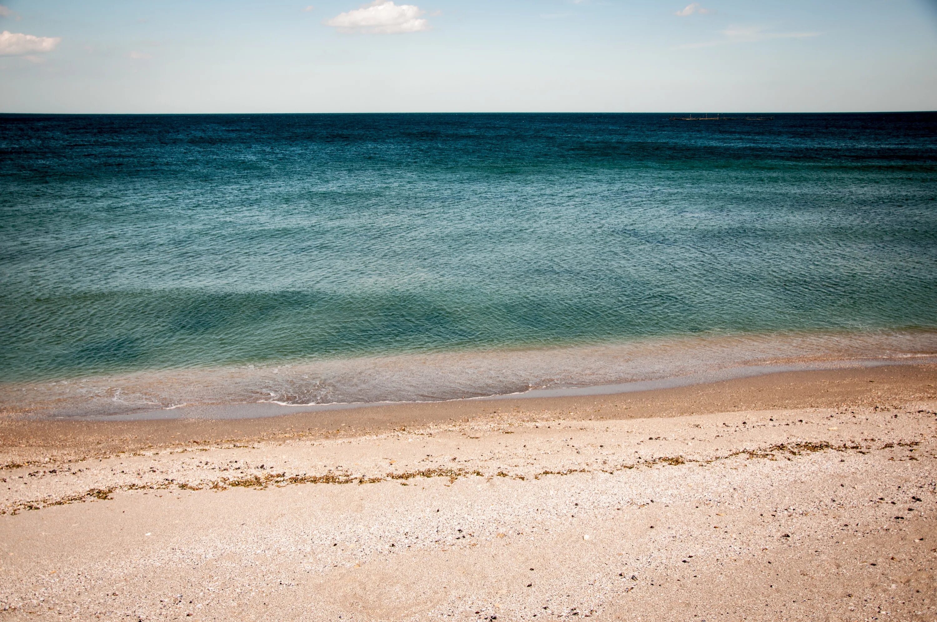 «Песчаный берег моря»сёра. Море песок. Пляж. Пляж песок. Вижу берег с полоской