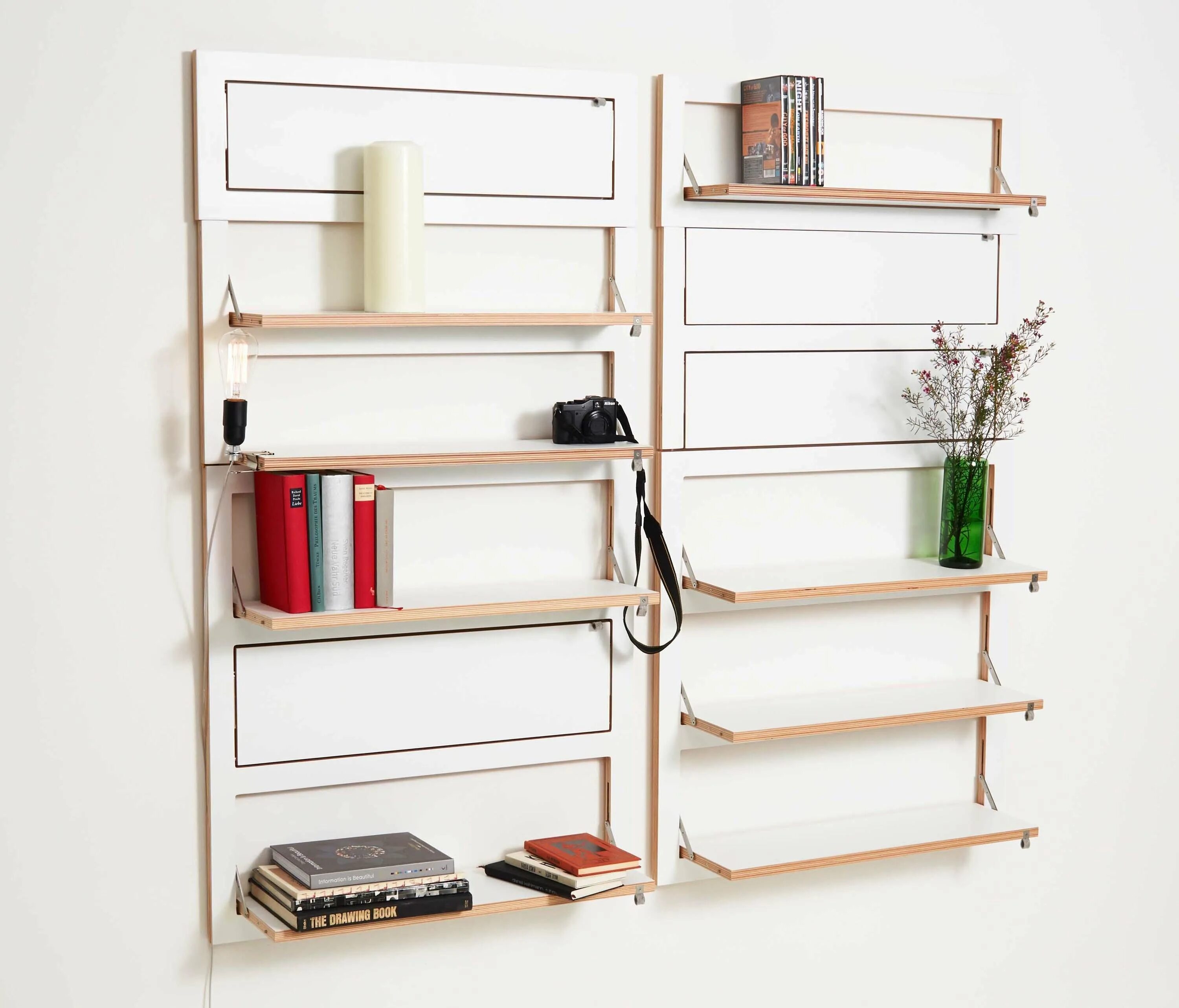 Полки в ванную комнату. Полка навесная. Пустые полки в магазине пятерочка. Причине полка. Навесная полка в ванную деревянная.