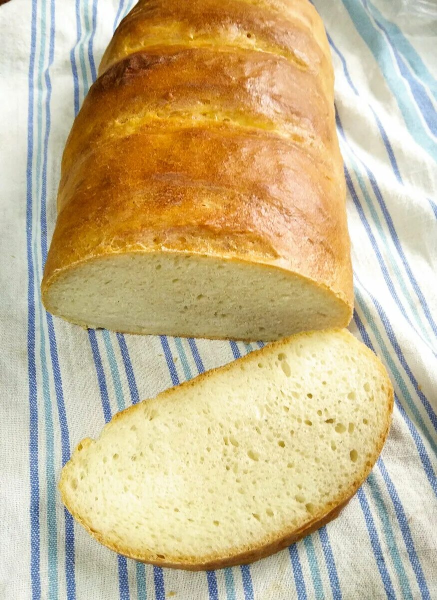 Батон хлеба. Домашний хлеб. Хлеб в духовке без дрожжей. Домашний хлеб в духовке.