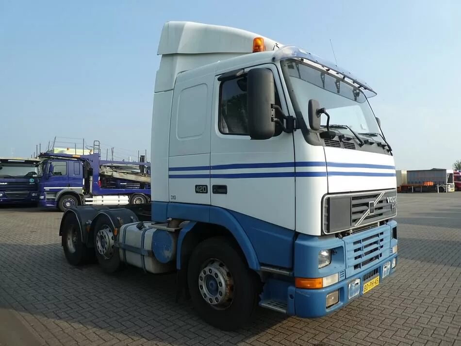 Авито volvo fh. Вольво fh12 420 2000г. Вольво fh12 420 6x2 2000г. Вольво ФШ 12 420. Низкорамная Вольво ФШ 12.