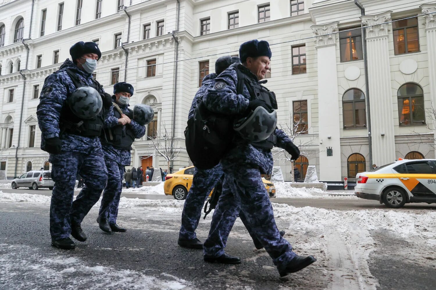 В москве есть военное положение. Военное положение. Военное положение в России. Военное положение картинки. Военное положение на Украине.