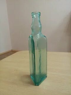 Треугольная бутылка