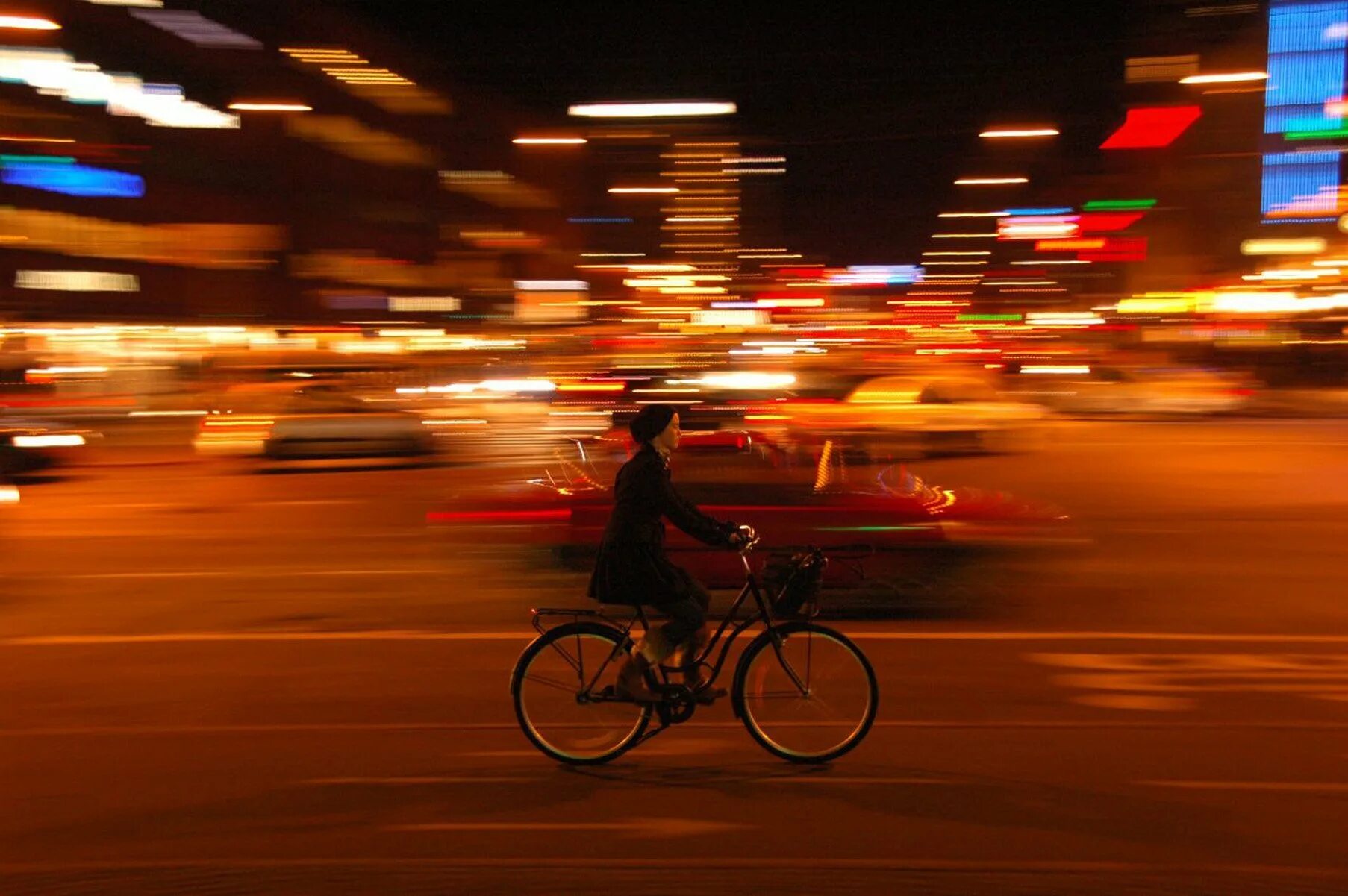 Bike night. Велосипед ночью. Ночное катание на велосипеде. Велосипед в ночной город. Ночная езда на велосипеде.