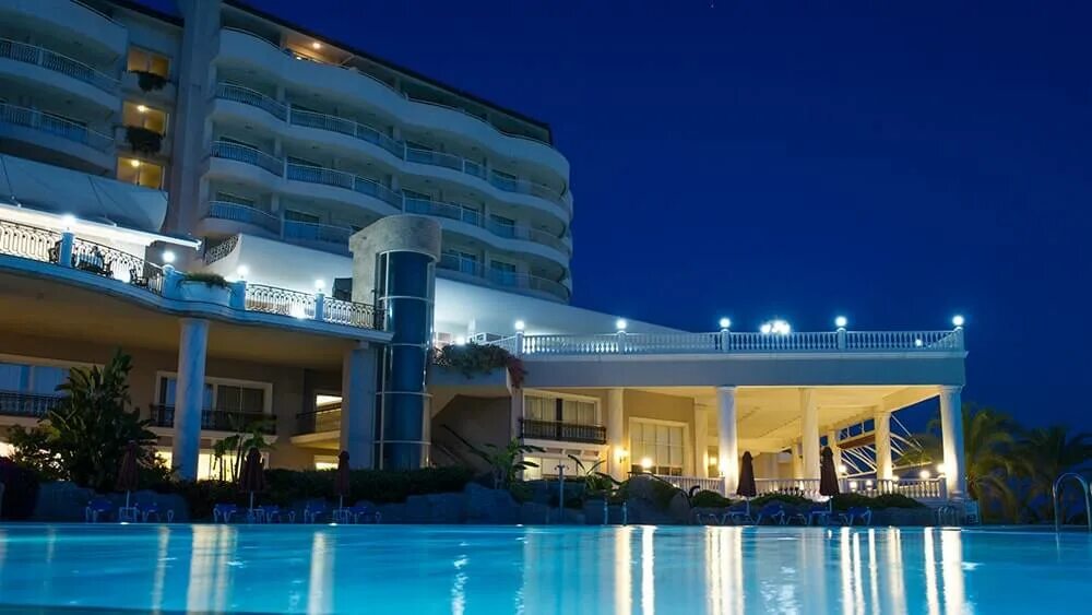 Starlight booking. Анталия Турция отель Старлайт. Отель Starlight Resort Турция. Турция отель Старлайт Резорт 5 звезд. Starlight\Sunrise.