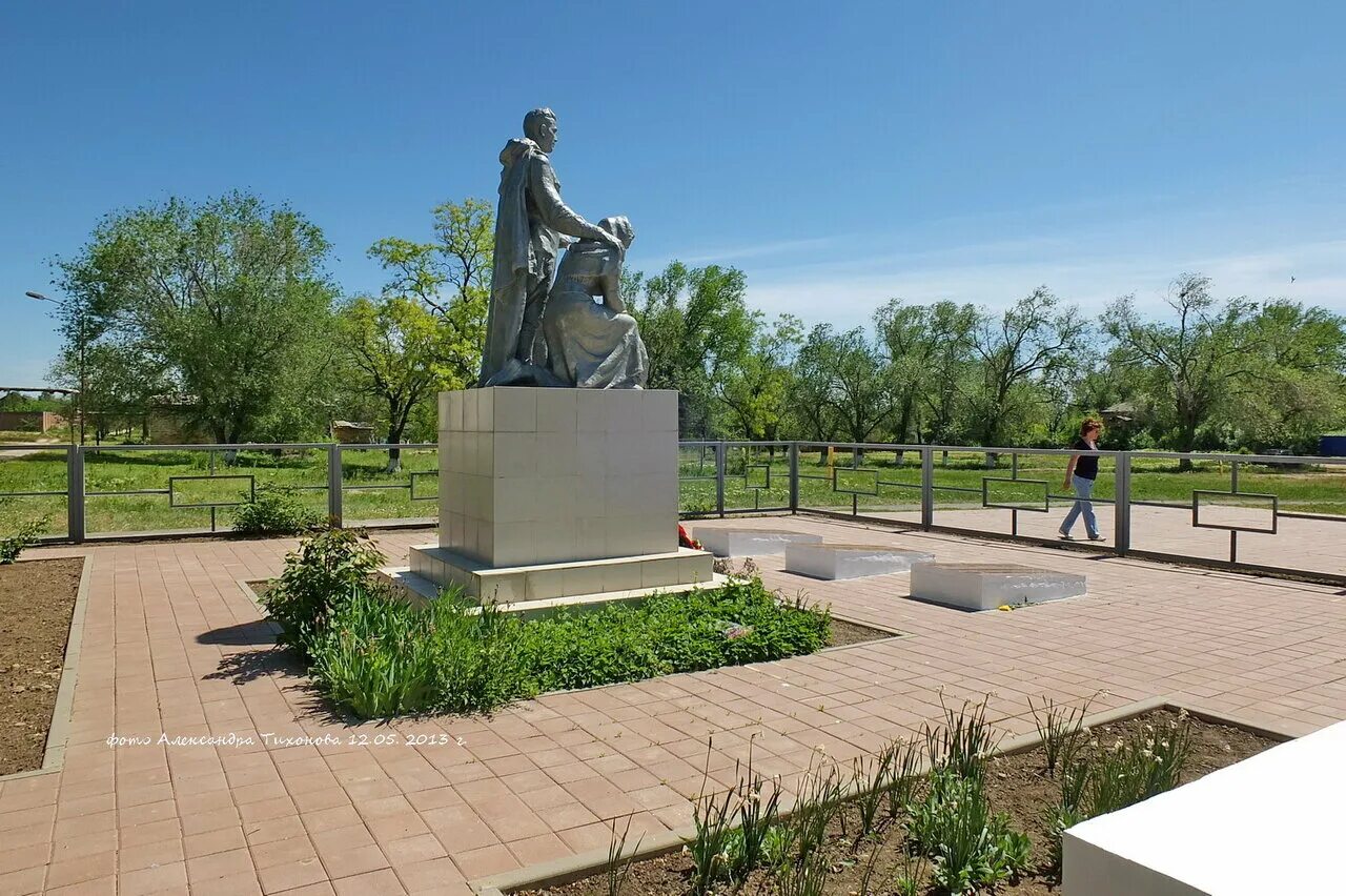 Памятники пролетарского района ростовской области. Хутор уютный пролетарский район ростовская область. Станица буденновская пролетарского района ростовской области. Памятник буденному в ростовской области. Ст буденновская пролетарского района ростовской области.