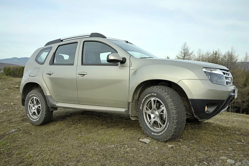 Дастер на 225/65r17. Колёса Рено Дастер r17 225 65. Renault Duster r15. Шины на Рено Дастер 4х4.