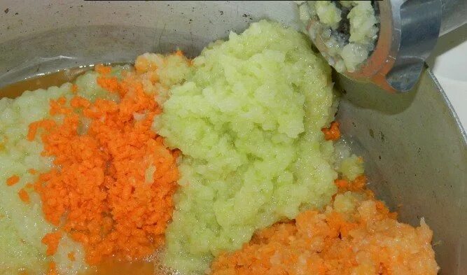 Кабачковую икру на зиму на мясорубке. Кабачковая икра через мясорубку. кабачковая икра на зиму через мясорубку. икра из кабачков на мясорубке. кабачки икра через мясорубку.