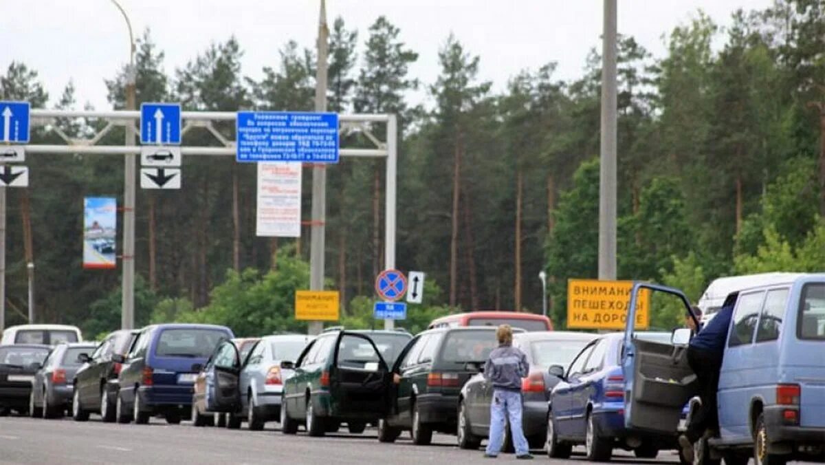 Граница польша украина сегодня. Польско-украинская граница. Украино польская граница. Граница Украины рядом с Польшей. Картинки на польско украинской границе.