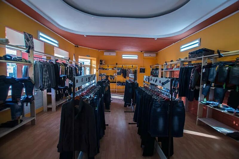 Магазин одежды города темрюка. Магазин одежды темрюк. Магазин одежды темрюк. Спортивная одежда спортландия. Спортландия темрюк.