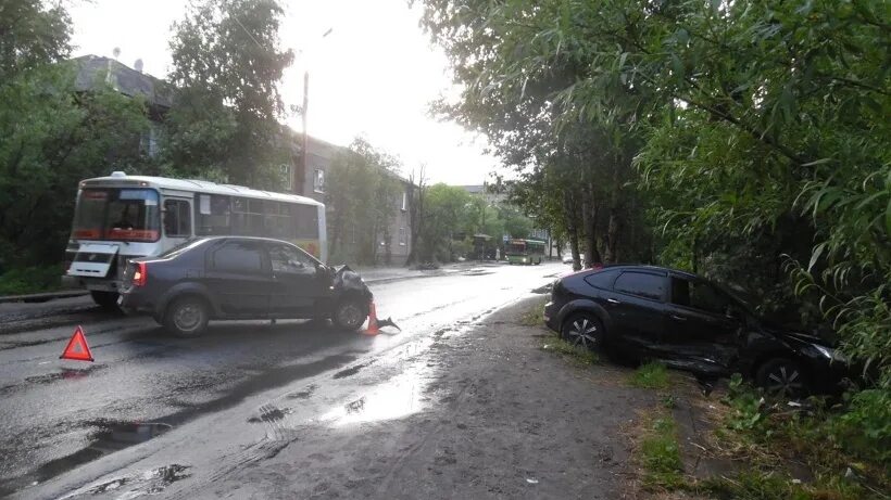 Архангельск авария на водопроводе. Авария на улице Адмирала Кузнецова Владивосток зимой. Авария на улице Адмирала Кузнецова Владивосток зимой 2013 год. Адмирала Кузнецова 17 Архангельск. Адмирала Кузнецова 14 Архангельск.