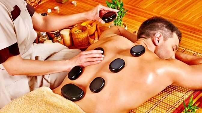 Ntr massage. Стоунтерапия мужчина. Стоун массаж мужчине. Массажная терапия. Спа процедуры для мужчин.