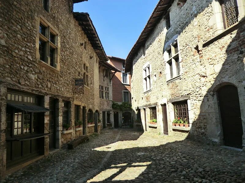 Medieval village. Средневековая деревня Косместон. Крепость Перуж Франция. Поселок Перуж. Старинный город Перуж.