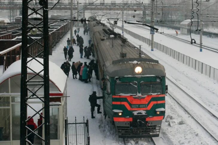 Электрички новосибирск барабинск вечером. Электричка Барабинск Новосибирск. Электричка Барабинск Новосибирск Барабинск. Барабинск Новосибирск вокзал. Новосибирск вокзал электрички.