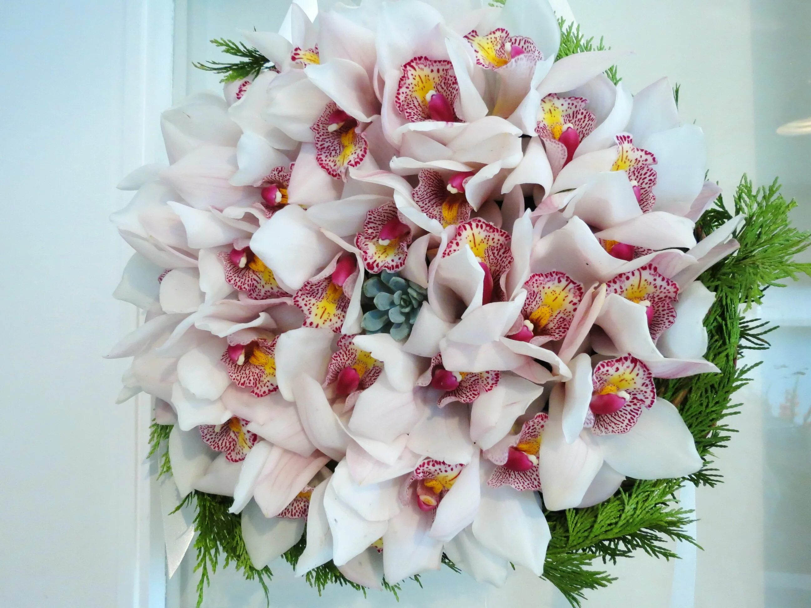 Букетная Орхидея цветок. Необычные букеты. Букет с орхидеей. Редкие букеты цветов