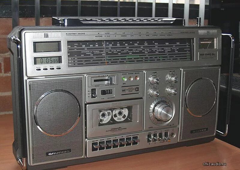 Grundig fry 6321 l. Магнитофон sl58. Магнитофон Грюндик кассетный. Vintage Boombox Grundig. Грюндик RR 1000.