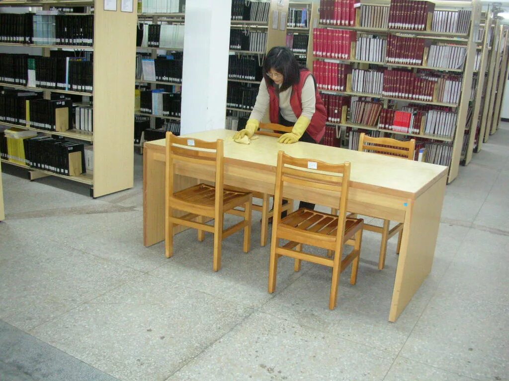 Мастер класс в библиотеке. Стул и стол библиотекаря. Библиотека РНИМУ библиотекари. Как называется стол библиотекаря. Библиотекарь в корпусе 232.