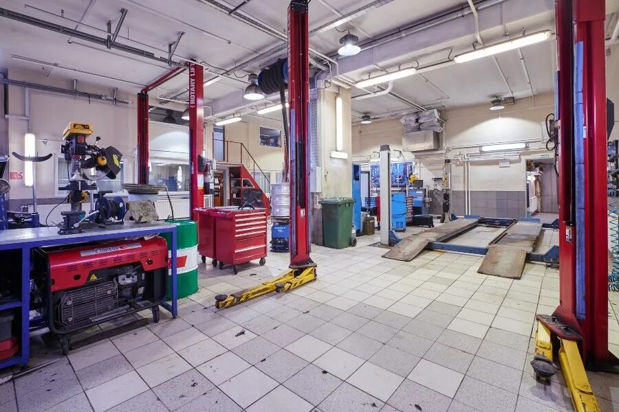 Лапчоки лионлые автомобильны ремонт. Гур сервис пенза. Ремонтная зона автосервиса. Ремонтная мастерская 12. Ремонтная мастерская 12.