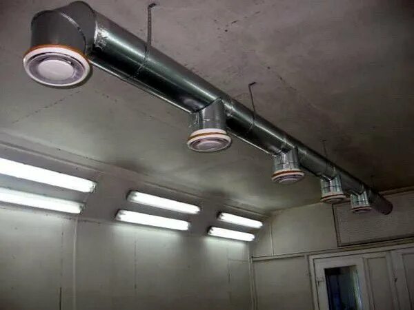 Вытяжка в гараже для покраски. Схема вентиляционной вытяжной системы в гараже для покраски авто. Вытяжка в гараже. Как сделать вытяжку в гараже для покраски. Вытяжка для покрасочной камеры.