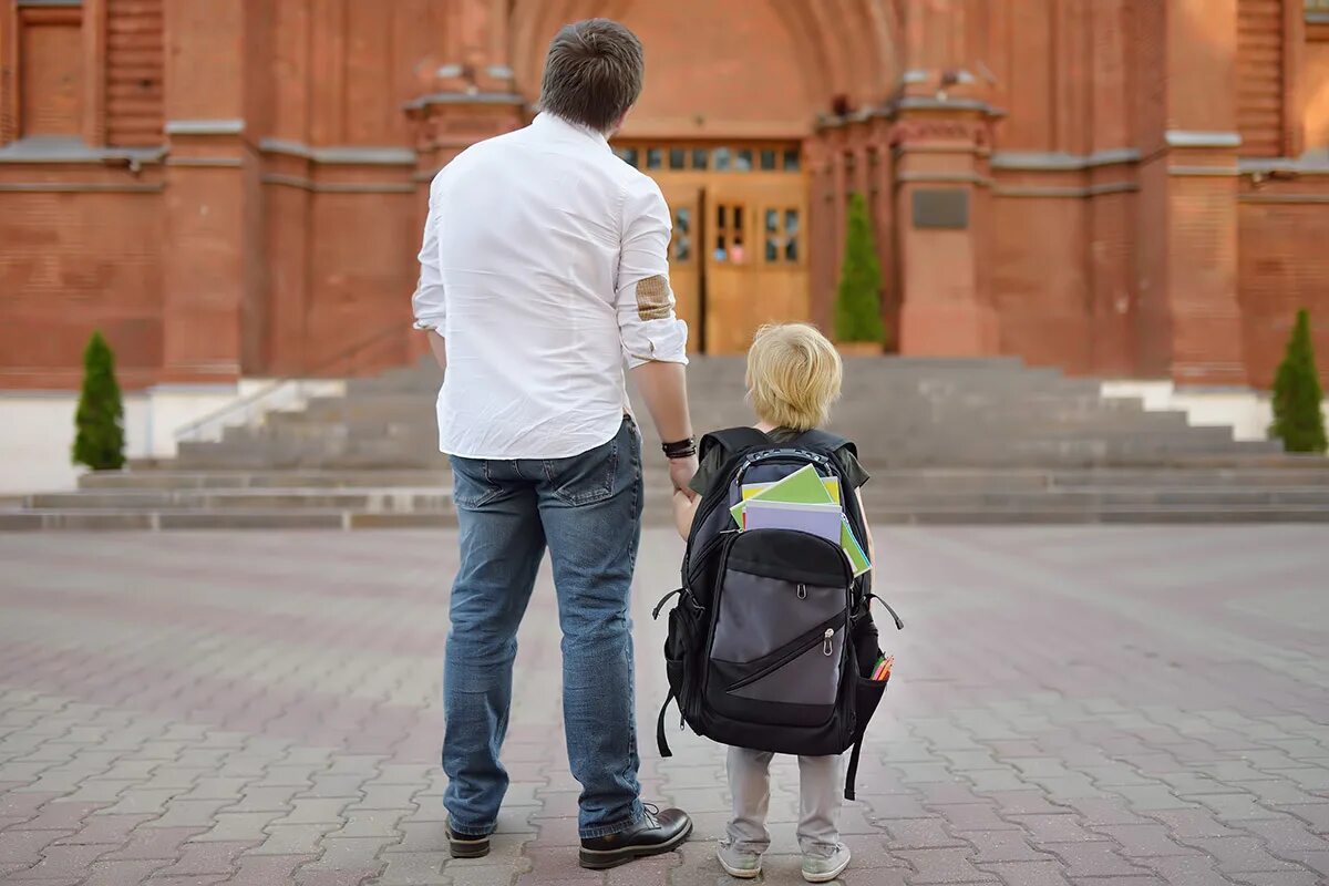 Мальчику нужен отец. Москва для детей. Элитная школа в Москве. Элитные школы Собчак. Частные школы Москвы.