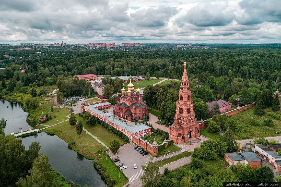 Московская область выбрать город. Черниговский скит Сергиев Посад. Сергиев Посад Черниговский скит колокольня. Черниговский скит Сергиев Посад с дрона. Московская область а3.