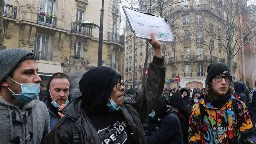 Француз ввести. Протесты во Франции. Протесты во Франции сейчас. Протесты во Франции 2018. Протесты во Франции сейчас Рабкор.